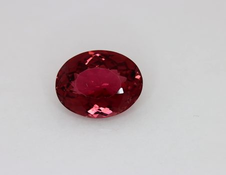 Tormalina Rubellite, taglio ovale, 5.36 ct