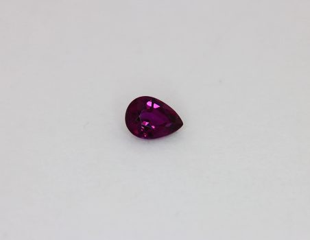 Zaffiro porpora taglio a goccia, 0.70 ct